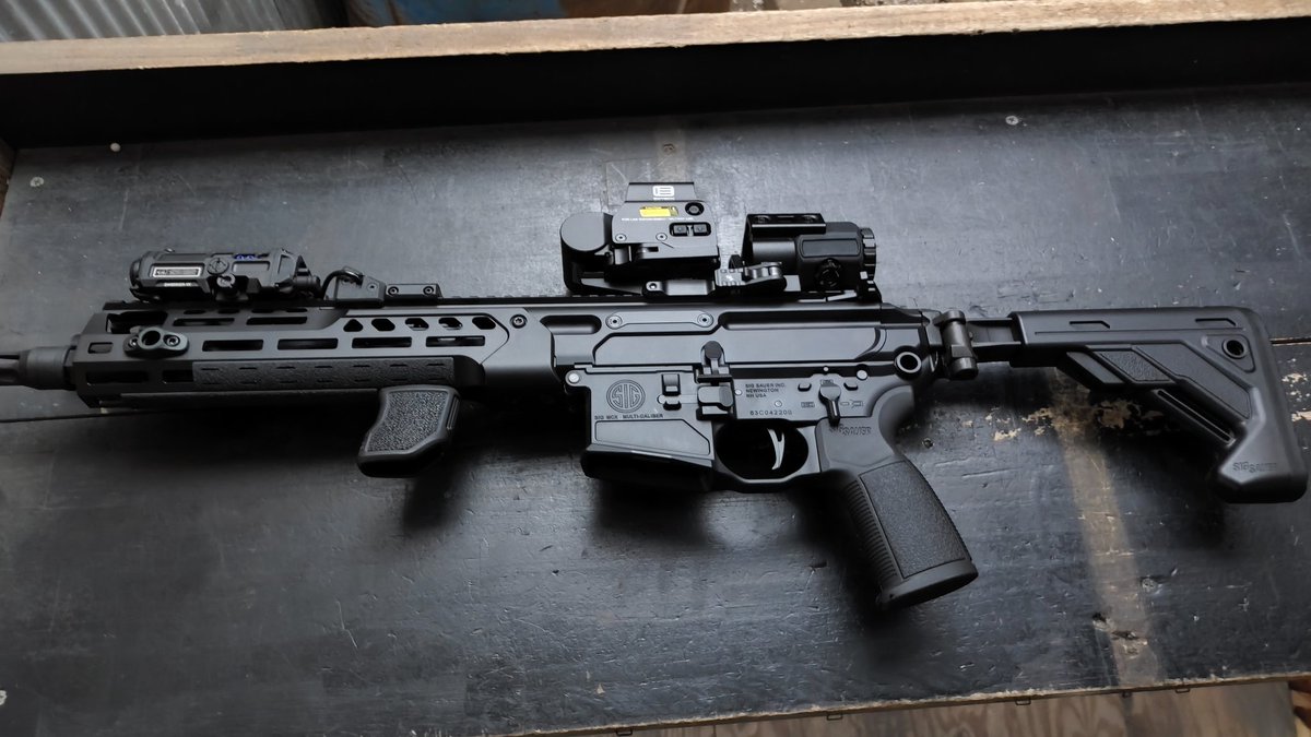 WESTSIDE_army's tweet image. 店長のスライドスルスル加工

お引き取り後、早速試射されました
『すっごい滑らかです！』

スライドの嫌な引っかかりが解消され
ダブルタップが速くなります！

1度味わったら癖になる
是非ご相談下さい♪
#サバゲー #WESTSIDE