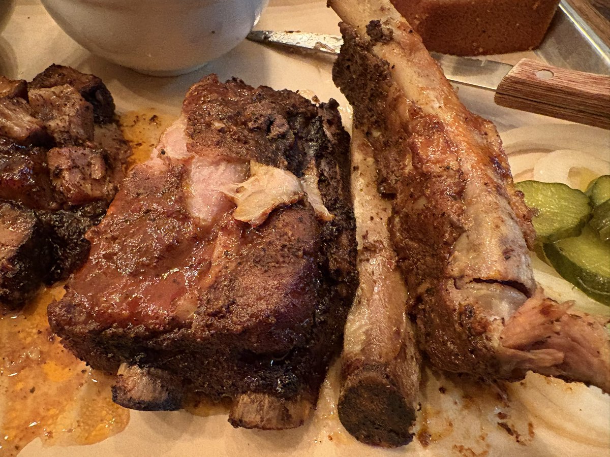 Zavka_green's tweet photo. アメリカンBBQ、都内でも本格的なスペアリブやブリスケットやプルドポークなどを食べられるお店はある

渋谷　SMOKEHOUSE
https://t.co/DPKs3dSCQr https://t.co/erSD3WPaYg