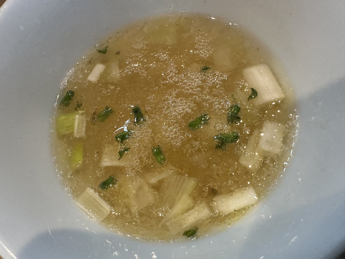 ともちん tweet media