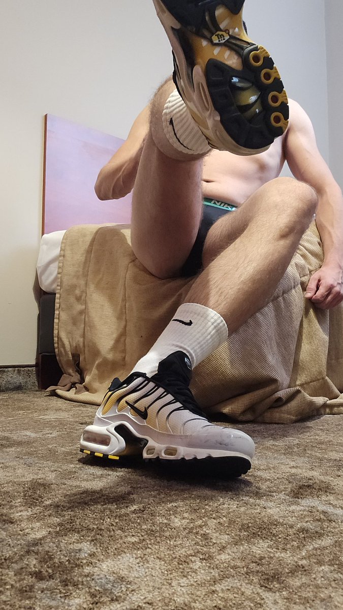 Adek89guy's tweet photo. #sneakers #polishgay https://t.co/9vHfP0jAsM