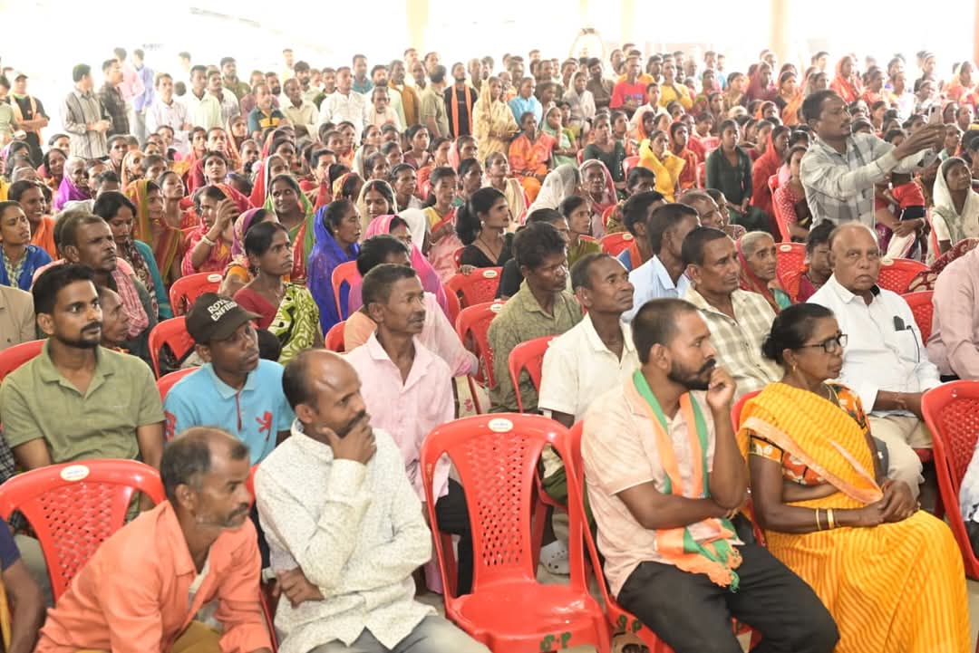 #AssamChoosesBJPAgain 
আজ পাথারকান্দি বিধানসভা কেন্দ্রের বুব্রিঘাট এ এক নির্বাচনী জনসভায় উপস্থিত হয়ে স্থানীয়দের আবেগ উল্লাস দেখে নিজেও গর্বিত অনুভব করি। 

মানুষ যে বিজেপির পাশে উন্নয়নের পক্ষে তার প্রমাণ এই উল্লাস। প্রধানমন্ত্রী শ্রী নরেন্দ্র মোদিজির ছত্রছায়ায় মুখ্যমন্ত্রী