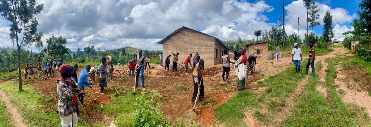 Christe24947662's tweet image. Yesterday, through the @TumenyeAmategek I joined residents of Gitega cell , Cyanika Sector in @Nyamagabe during Umuganda. We cleaned houses under construction as part of the Human Security Issues program, promoting community responsibility and solidarity!
1/2
#RwOT 
#RWOX
