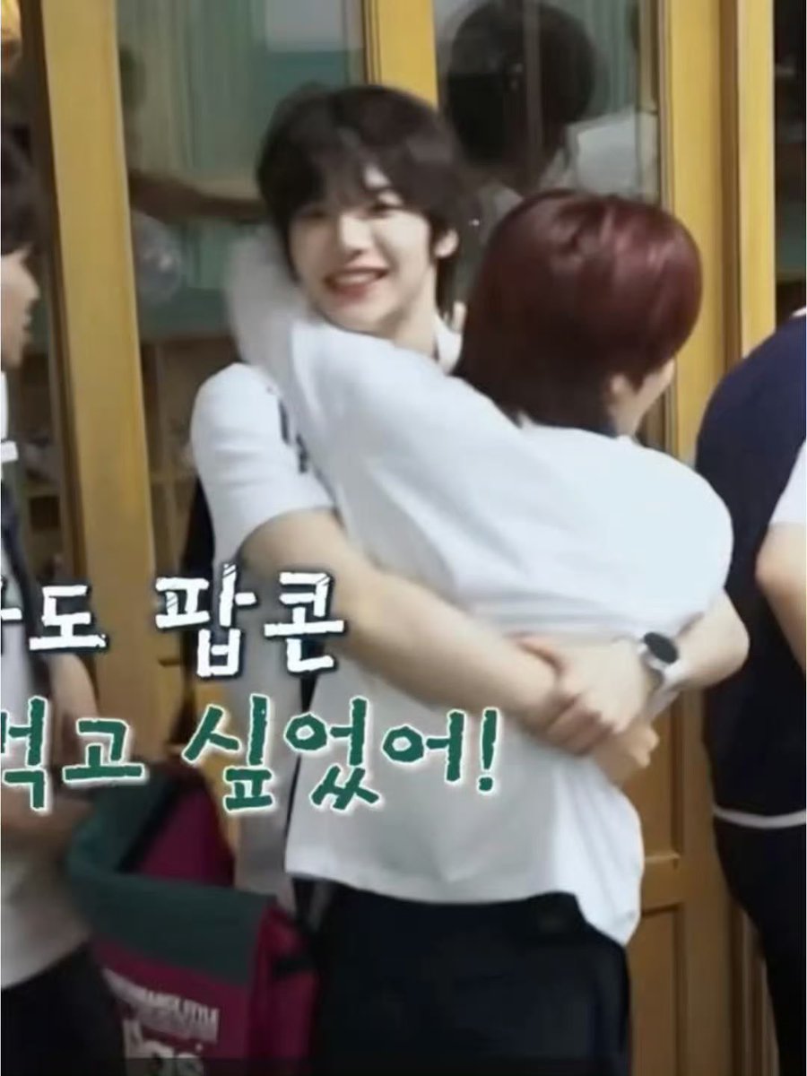 가장 좋아하는 장면이에요, 아기가 정말 행복하게 웃고 있어서요 😊

#replyhighschool #응답하라_smtr25 #하민