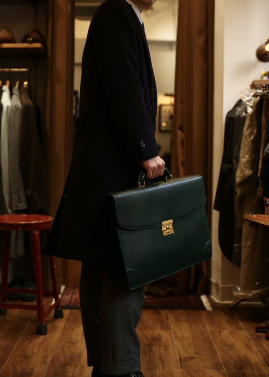 ヴィンテージ・ヴァレクストラのシャーロックホームズキー。ダークグリーンの貴重色。オレンジブラウンが代表的なカラーですが、そのシルエットとオールグリーンの親和性、風格に圧倒される個体でした。ありがとうございました！