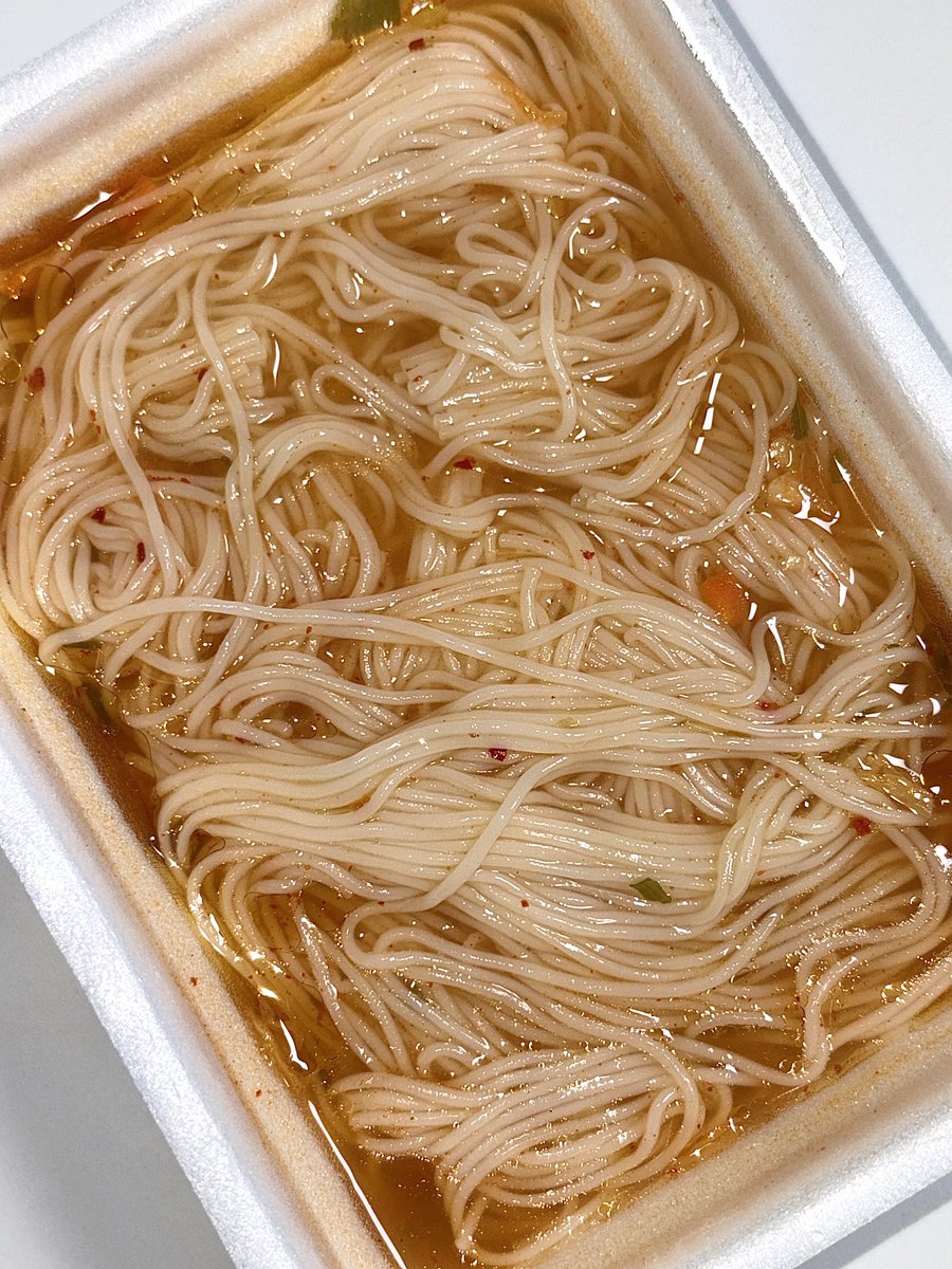 라면 무조건 꼬들파 흥선대원군인 사람도
백제쌀국수 불려먹기는 꼭 해봤으면 좋겠음..
나도 그렇게 설득당한 1인이며..

(김치맛에도 참기름 잘어울리네요)