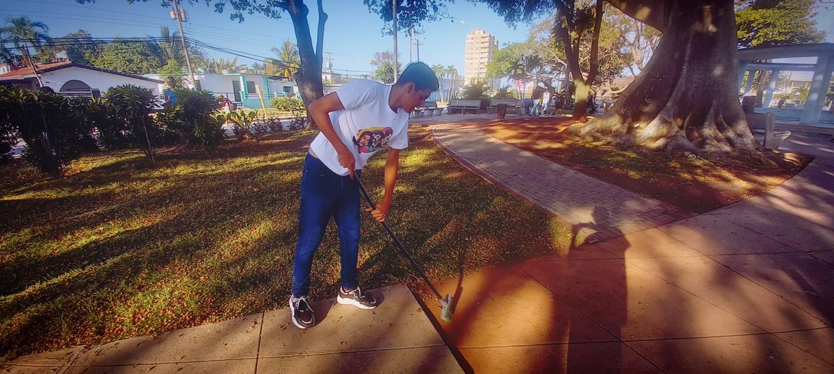 ❤️✊️🚩 Este fin de semana, el #MJMMatanzas puso el corazón y la voluntad en cada rincón del Parque "La Fraternidad", en Peñas Altas. Con mucho amor por lo nuestro, realizamos una jornada de embellecimiento e higienización.