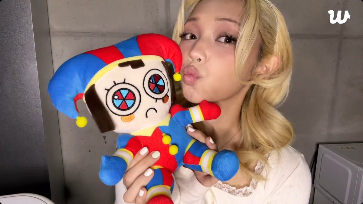 It just occurred to me that AHOF (via Woongki) and UNIS (via Gehlee) are literally BFDI son vs TADC daughter 😭