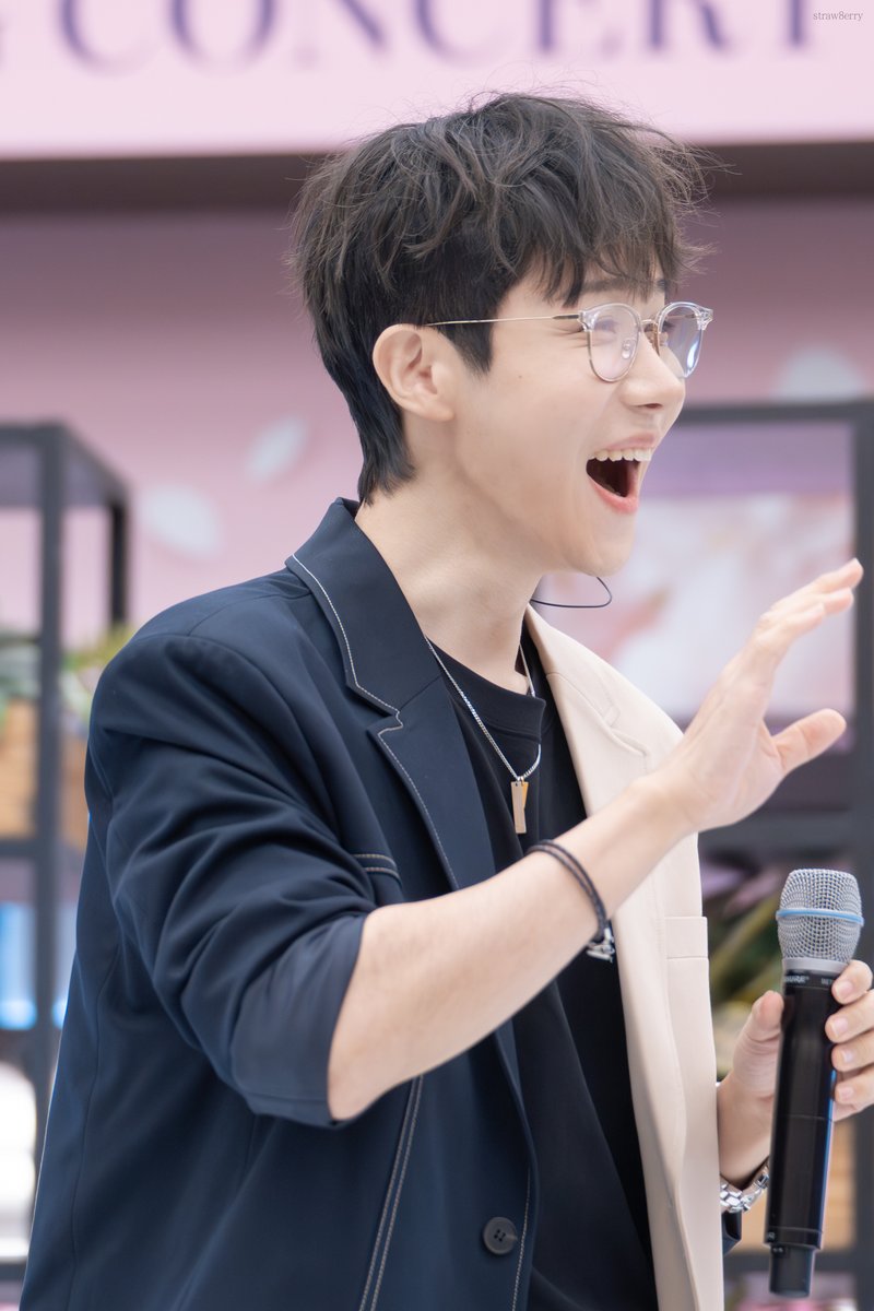 ꜱᴛʀᴀᴡʙᴇʀʀʏ tweet media