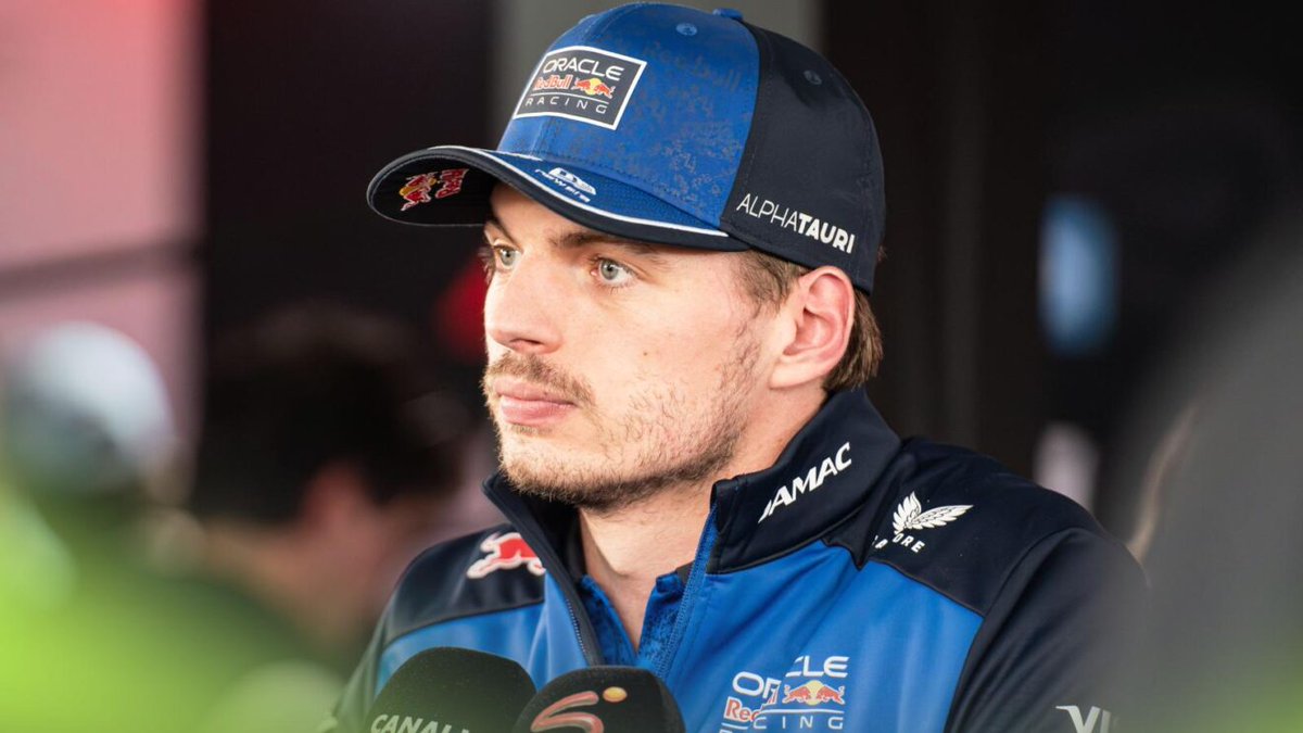 F1Krampon's tweet photo. 🚨 Max Verstappen, BBC’ye konuştu:

🗣️ “Bu paddock’un içindekileri düşünüyorum. Şahsi olarak çok mutluyum. Sen de 24 yarışı bekliyorsun, Sonra sadece şöyle düşünüyorsun: Buna değer mi? Yoksa sporu bırakıp ailemle daha fazla vakit geçirmek mi, arkadaşlarımı daha çok görmek mi? Çünkü sporundan keyif almıyorsun.”

🗣️ “Elbette bazı yönlerinden keyif alıyorum. Takımımla çalışmaktan zevk alıyorum. Onlar ikinci ailem gibi. Ama arabaya bindiğim anlar; en keyif aldığım anlar değil. Deniyorum, her gün kendime denememi söylüyorum. Sadece çok zor.”