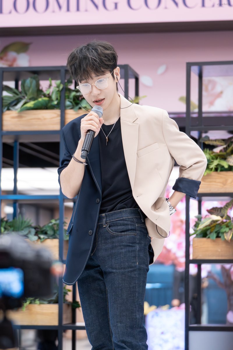 ꜱᴛʀᴀᴡʙᴇʀʀʏ tweet media