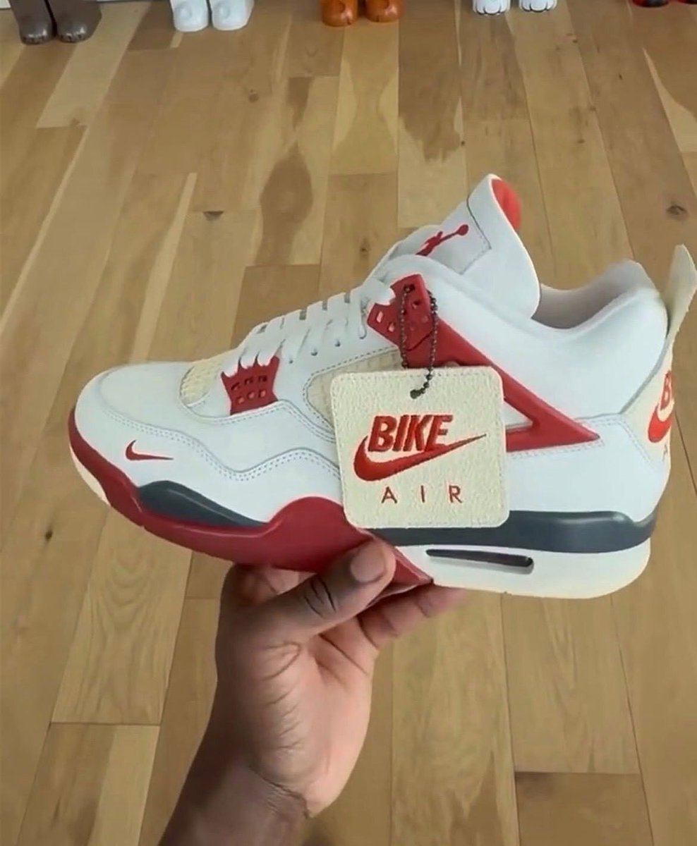 SneakerAlert tweet media