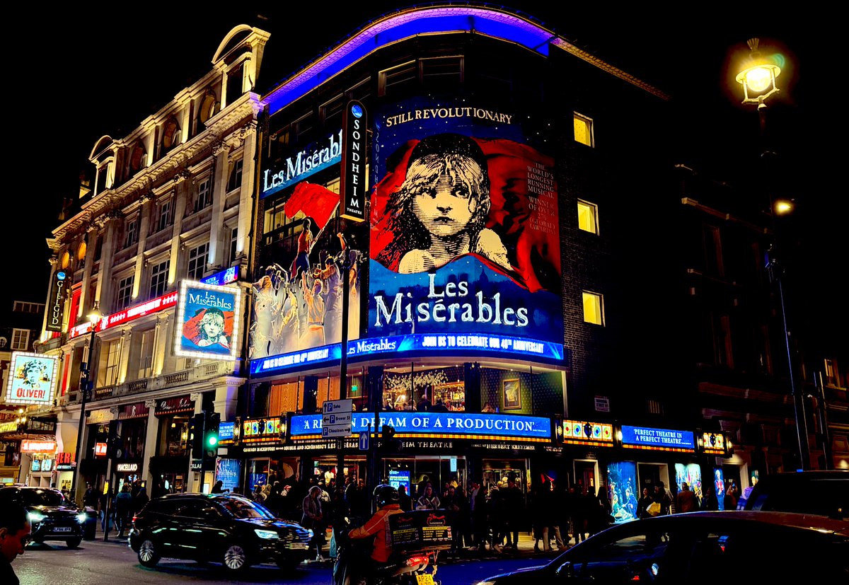 spaghetog's tweet photo. 2年くらい前のおうとうのイギリス旅行動画に影響を受けてミュージカル三昧旅行に行ってきたんですけども同じようにラストにレミゼを持ってくるようにしてよかった〜ヨーロッパ行くなんて個人的にハードル高いこと実現できたのはおうとうのおかげ… https://t.co/3epaIA7G8p