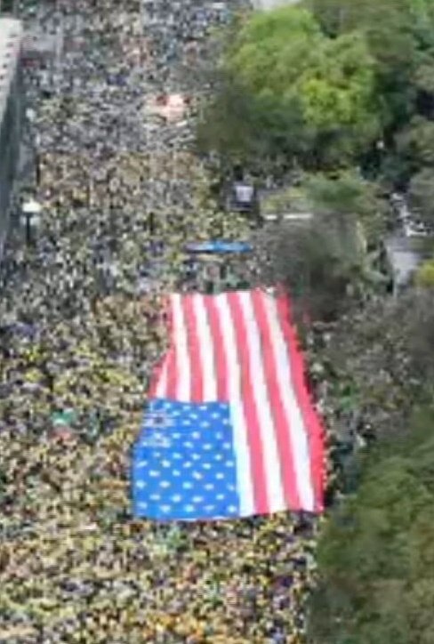 Flávio Bolsonaro disse que as terras raras do Brasil é a solução para a independência dos EUA da China. Enquanto o Lula luta contra o colonialismo dos EUA o Flávio luta para ser recolonizado pelos EUA. Que belo patriota.