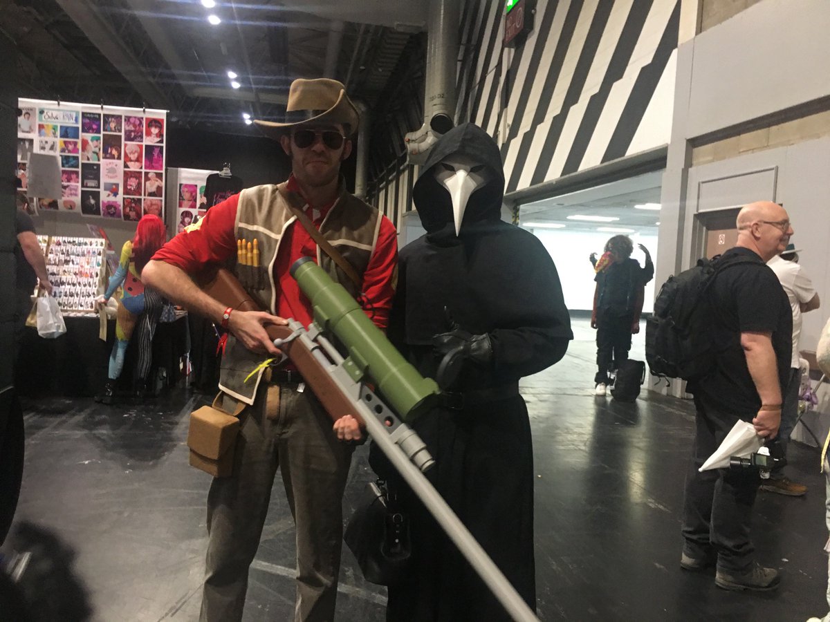 Shall I kill him chat? 
#tf2 #teamfortress2 #SCPSL