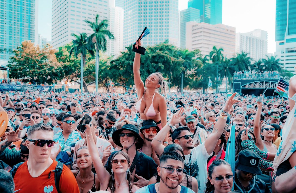 Mrs. Brassenstein tweet media