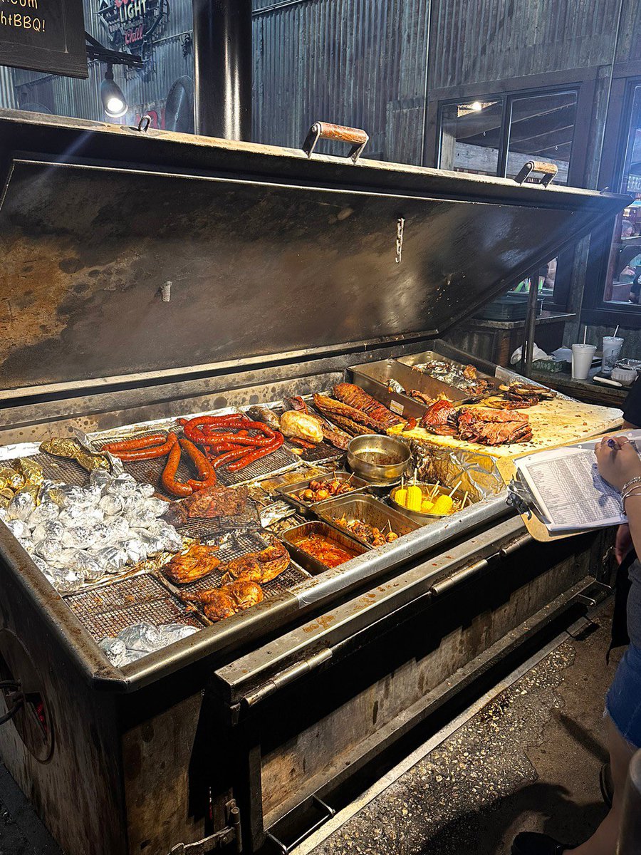 ellemspitz's tweet photo. アメリカのBBQが話題になっていたので。

日本でも美味しいブリスケットが食べられるお店が増えてほしい https://t.co/xmLBISXAio