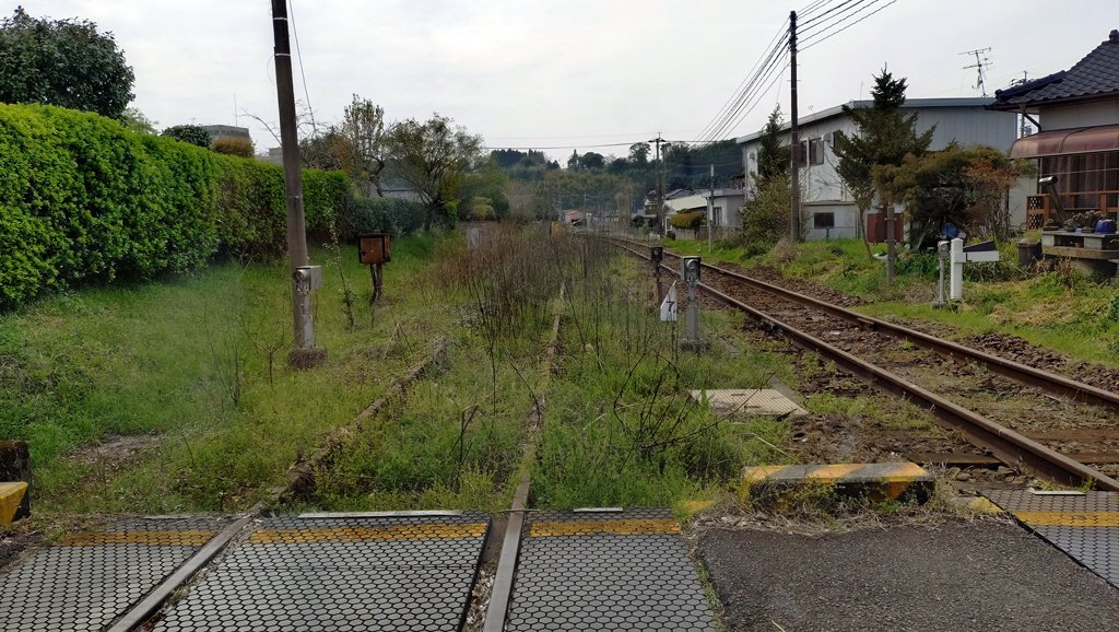 そして、街中で何年も閉じてない踏切を渡ったんですが……
復活の話さえないじぇいあーる線（山線区間）←
　　　　　　　→今年９月めでたく全線復旧の三セク線

なんとも、こう、………（うまく言葉にならない）