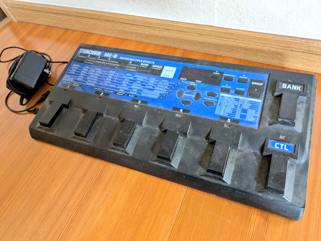 shokatsusin's tweet image. 実家で、昔使ってたBOSSのマルチエフェクターを発掘💡

ヒューマナイザーが入っていて、ボン・ジョヴィのカバーバンドをやってた時に活躍した記憶🎸（Livin' on a Prayer）

上手く使いこなせたら、そのうち動画に上げようと思います🤭
#ME8 #BOSS