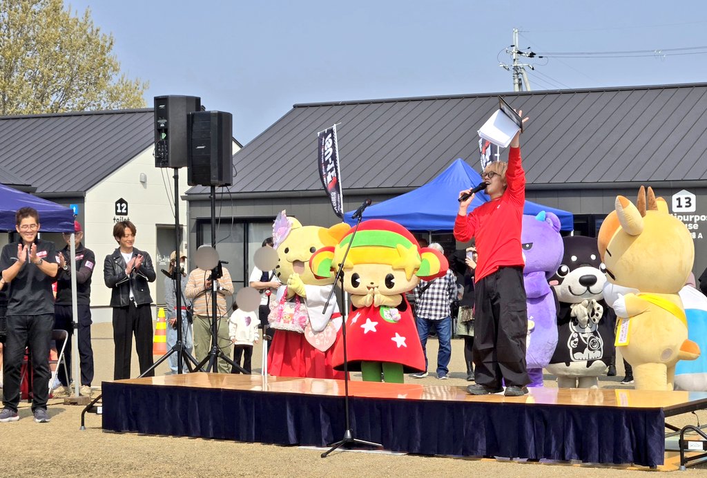 モモカメ tweet media