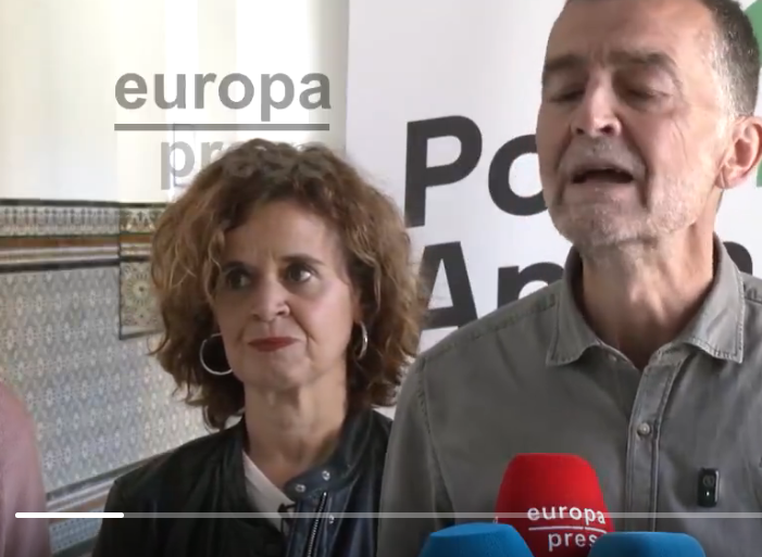 La de la izquierda fue diputada de carambola, era de Más País, ahora de Sumar, mañana de lo que sea, no existe su partido en Andalucía pero ahí está y seguramente repita calentando sillón.