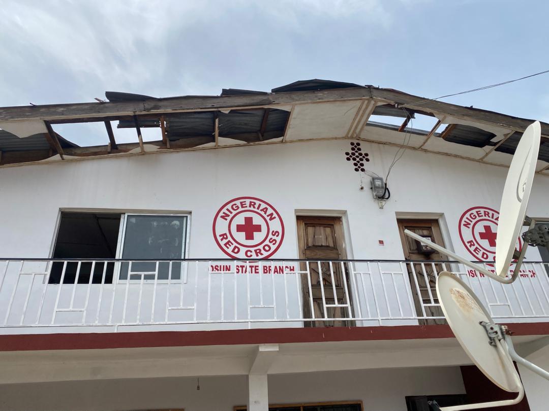 redcross_osun's tweet photo. HEAVY RAINFALL DAMAGES NIGERIAN RED CROSS OFFICE IN OSUN STATE 

@redcross_osun has reported significant damage to its office following a heavy rainfall accompanied by strong winds in Osogbo, Osun State.
 https://t.co/FWCnBG3OyI https://t.co/MFFbuHJXLR