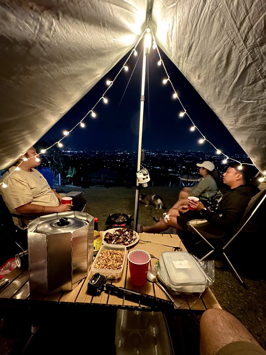 "Life is not measured by who says what. It's me baby..." ~ Mang Pedring

Di ko kilala si Mang Pedring at di ko rin talaga sure kung totoong sinabi nya yan. Wala lang ako mai-caption sa picture na 'to ng camping namin ngayon.