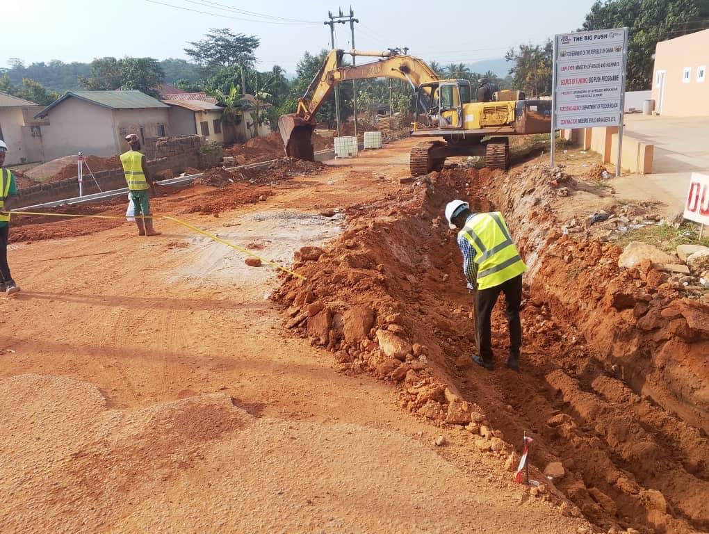 evithence's tweet image. The Contractor with one permanent staff is steadily working on upgrading the Apeguso - Mpakadan road (9KM)

#TheBigPush 🔥 🔥