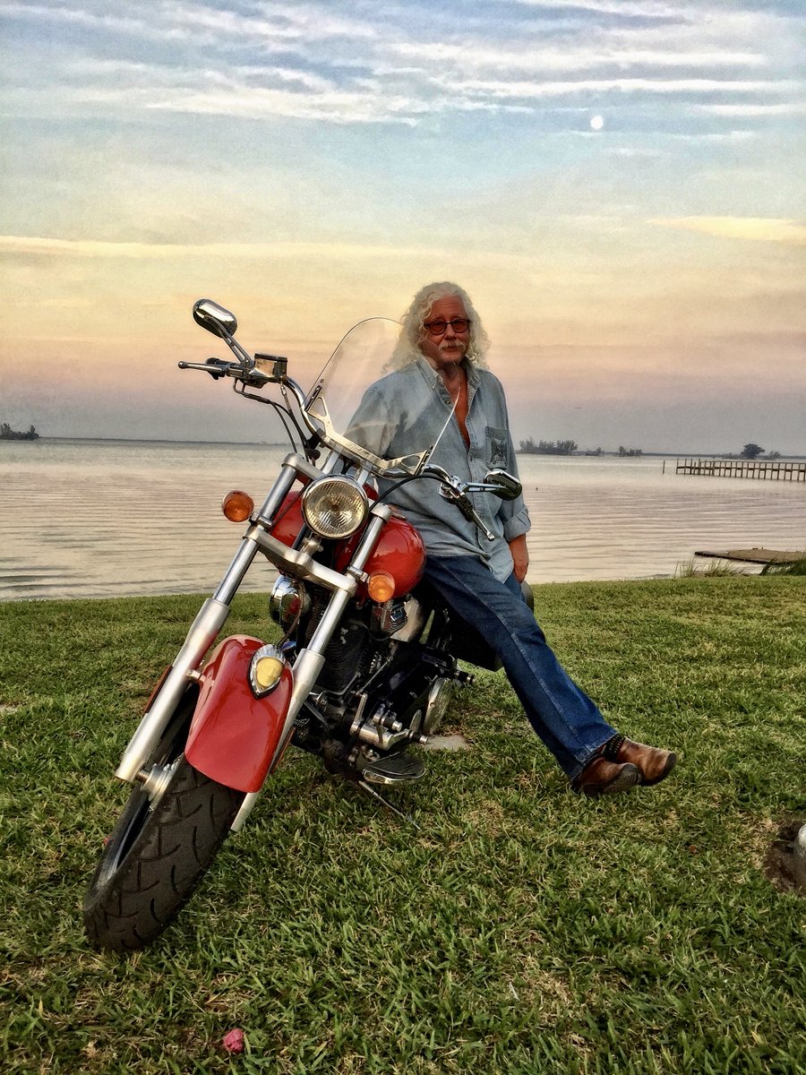 Arlo Guthrie tweet media