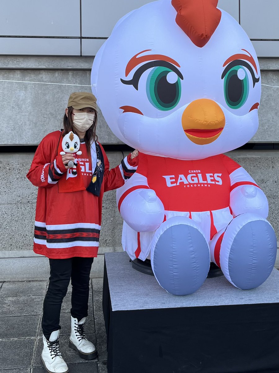 昨日は横浜キャノンイーグルスvsトヨタヴェルブリッツat日産スタジアム🏉残念ながらイーグルスは負けてしまいましたが😭楽しかったです🍺写真はミニカノン&amp;デカカノン
#横浜キャノンイーグルス