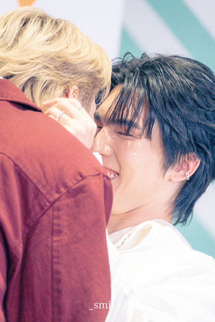 I just want to see Boom's happy smile again when Smart is so close to him. I can't believe that this was the last time they felt each other's tenderness and warmth💔

#SmartBoom #smartcsnp #bxxm_rvw