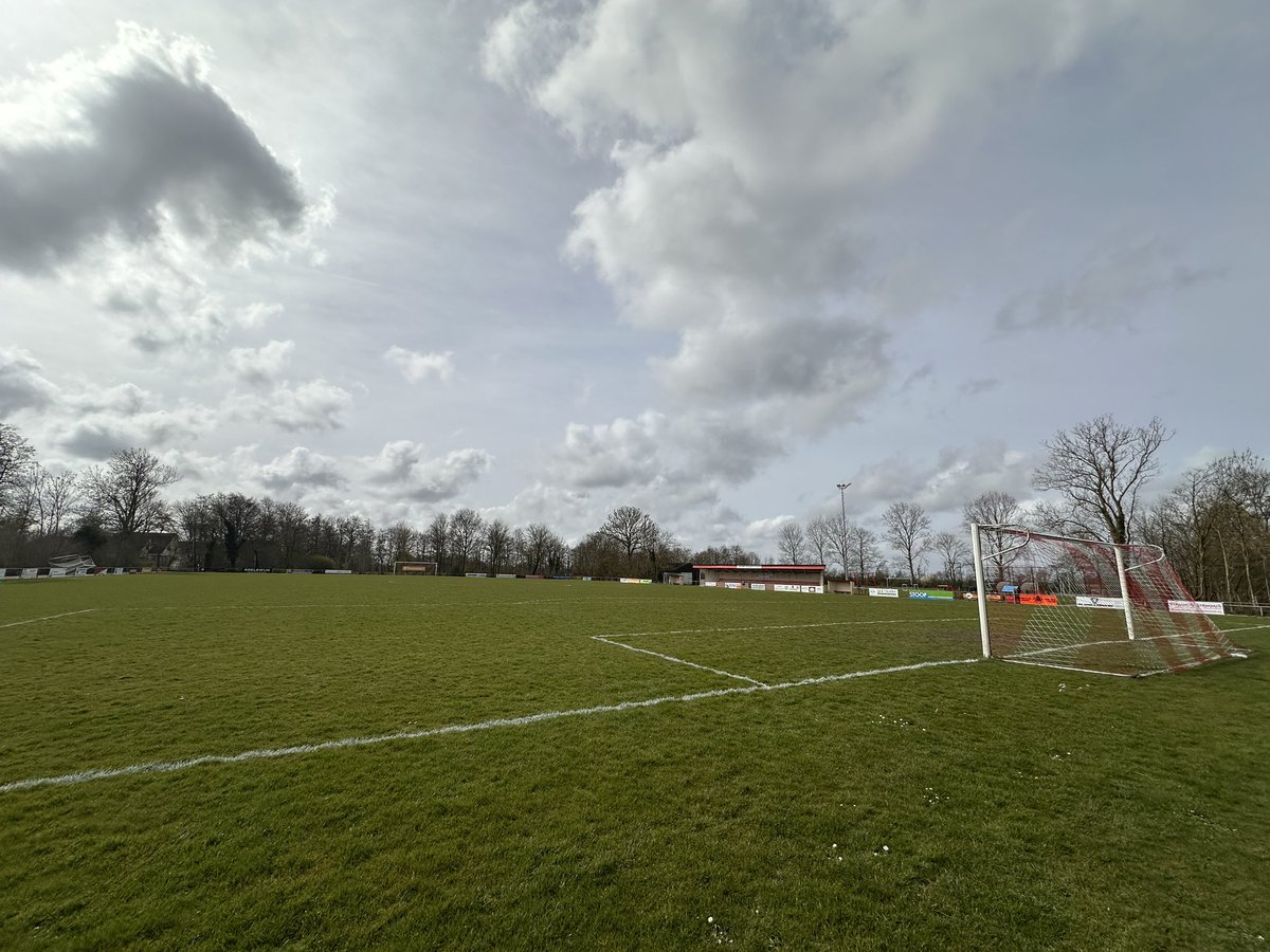 ThomasBrood's tweet photo. Vandaag op bezoek bij zondag vijfdeklasser Kaagvogels uit Kolhorn. Als ik zo kijk naar de ranglijst dan is er ruimte voor verbetering. Later een smeuige reportage @NHSport_ https://t.co/1yl5YCVM2D