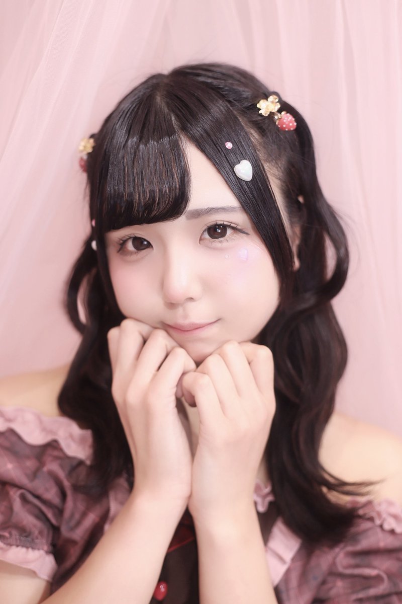 こひな tweet media