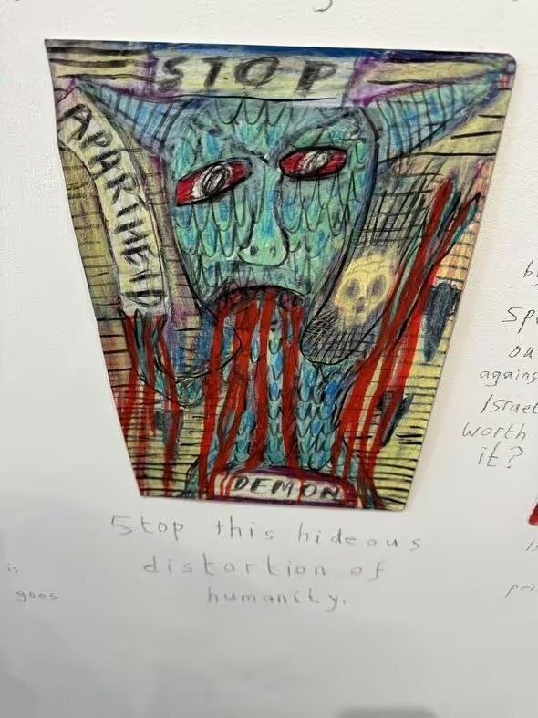 PalinfoFr's tweet image. #Images | L’artiste britannique Matthew Collings documente à travers sa peinture la souffrance de Gaza et les crimes de l’occupation, dans une exposition visant à éveiller la conscience mondiale.⭕️