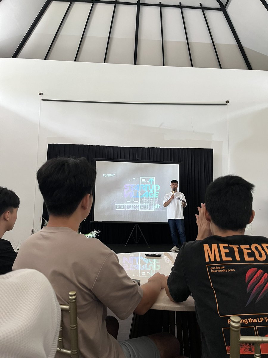 Universitas Semarang Campus Club tweet media