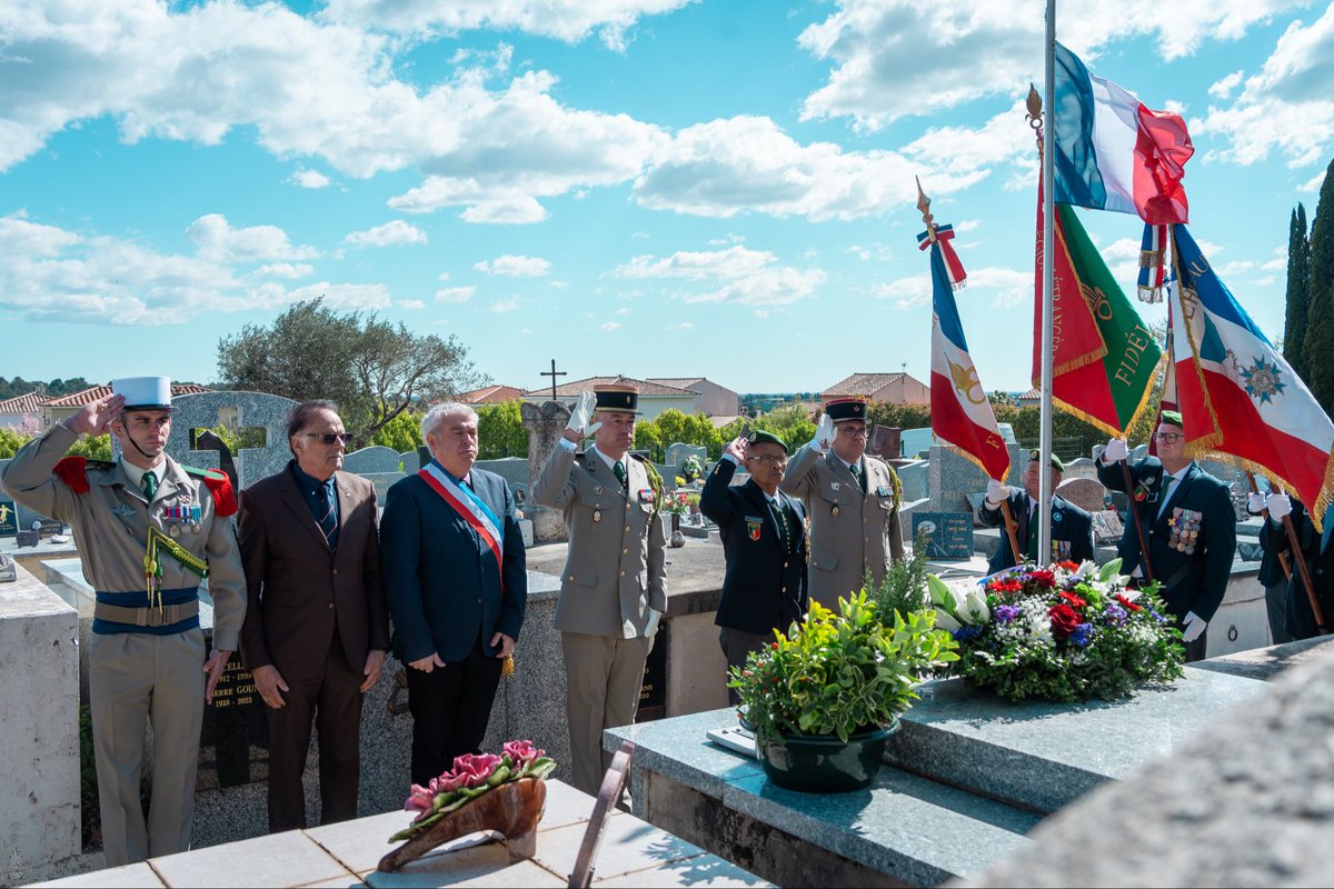 Cdc_13eDBLE's tweet image. [#EnLeurSouvenir]

🟢🔴 En présence des amicales d’anciens légionnaires, des associations patriotiques et du maire de Vendargues, le chef de corps s’est recueilli sur la tombe du colonel Gabriel Bablon, Compagnon de la Libération et ancien chef de corps de la #13DBLE qu’il a