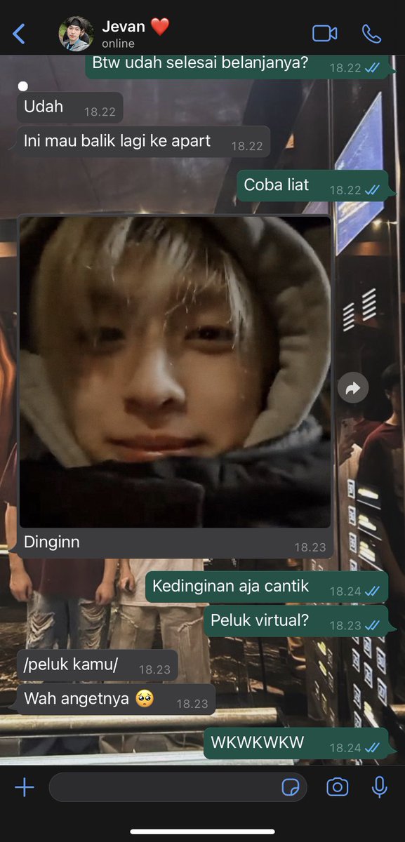enoughjiseok's tweet photo. #Jujev, gak pernah se miris ini liat orang LDR-an 🧍🏼 https://t.co/qjRcvIZHW6
