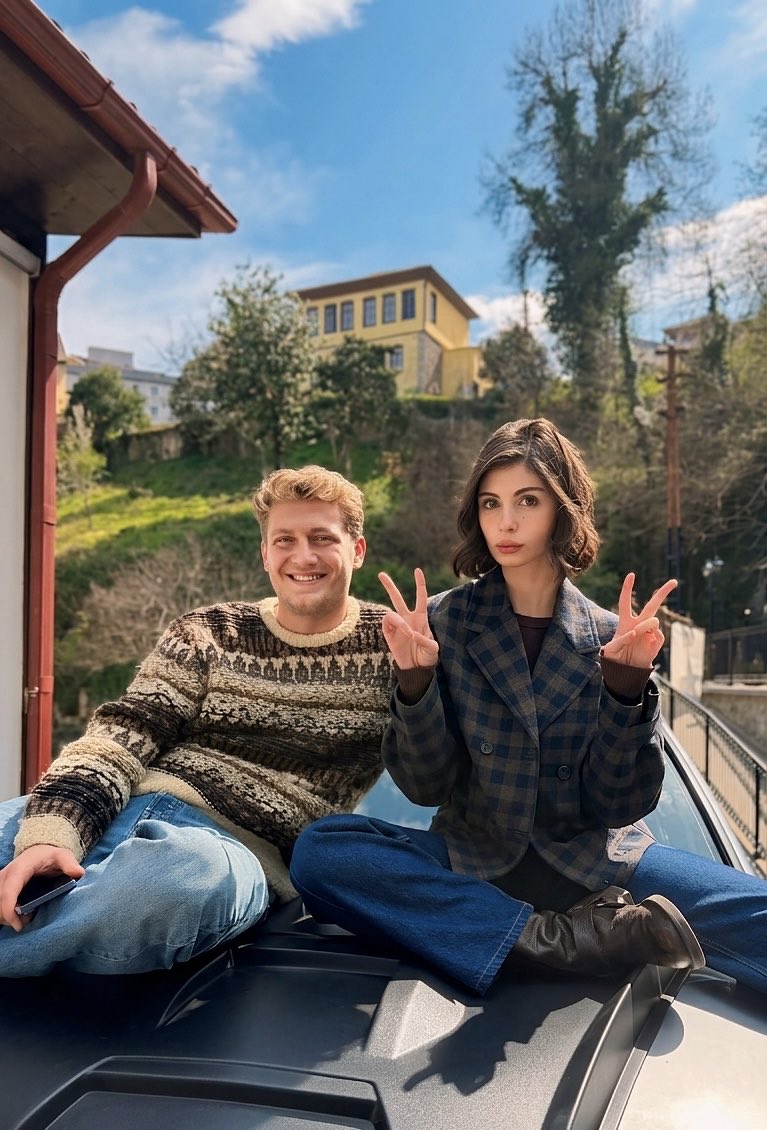 onların partner fotolarını çook özlemişim 😭😭 LCW’den sonra bi de mavi jeans reklamı alabilir miyiz peki