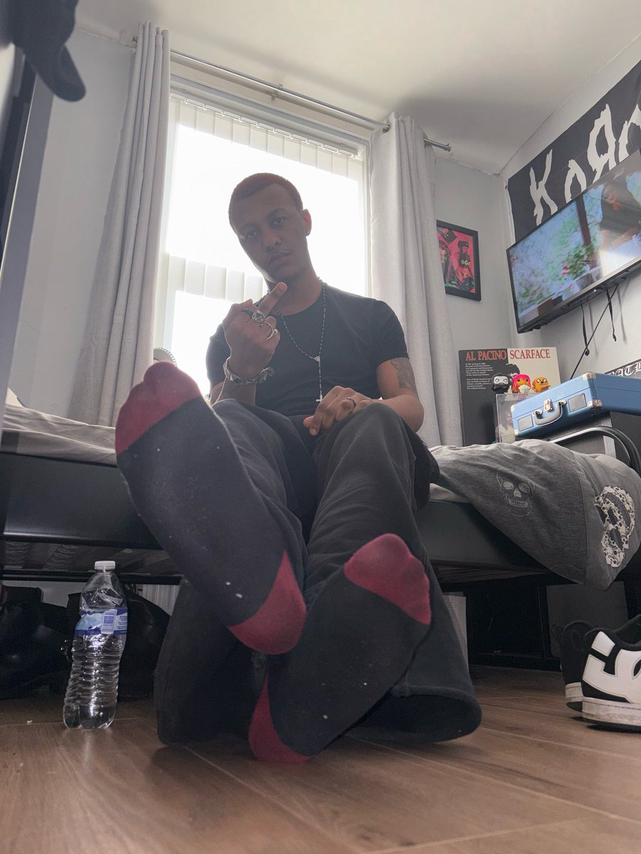 masterj044's tweet photo. Sniff my sweaty socks f@g #findom #findomuk https://t.co/Qd7qiyqJr2