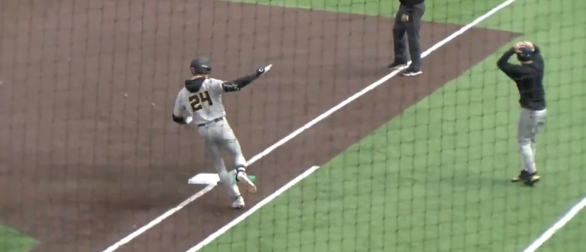 Coach Cash tweet media