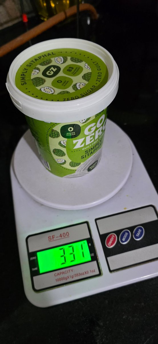 AhamYatindra's tweet photo. @instamart_it blatantly supports their partner company @GoZero . They send me 2 500ml icecreams... One is 330ml and another one 537ml. Which means one of them is definitely 200ml less. Yet, this is how Instamart (Souvik Mishra)supports such cheaters. https://t.co/TR9CoFCNPC