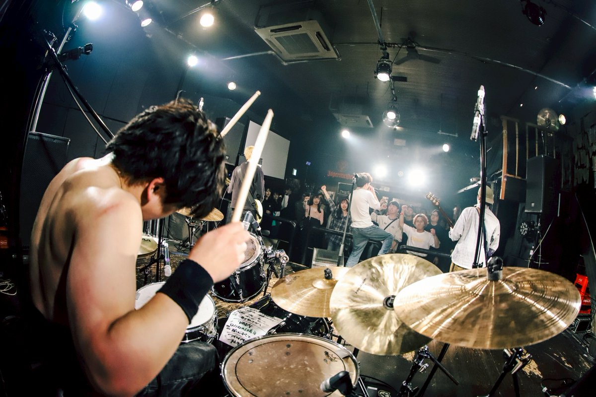bigeddy_1's tweet photo. 【ライブフォト📸】

🗓️2026年3月28日(土)
📍上田Radius

ビッグエディーpre.
"復職いたします！"

🗒️セットリスト
1.春一番
2.泣きの一回
3.オトノナルホウヘ
https://t.co/0aNZnRmm5v
5.ロックンロールは鳴る
6.ぼくのすべて
7.アイマイノリティー
8.声に出して

🎈Photo by @nnn__hm2 https://t.co/selIAtnvEG