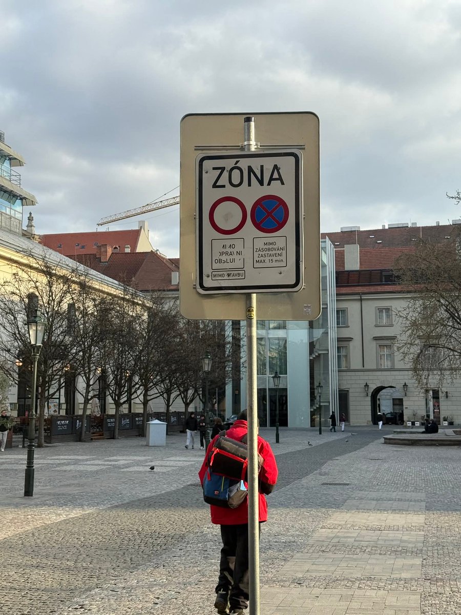 Parkování v Praze tweet media