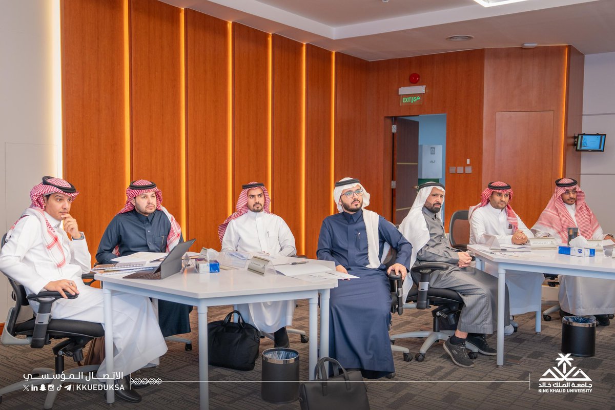 kkueduksa's tweet photo. أطلق معالي رئيس #جامعة_الملك_خالد أ.د.فالح بن رجاء الله السلمي اليوم البرنامج التدريبي "المقيّم الداخلي"، الذي تنفذه عمادة التطوير والجودة بالشراكة مع هيئة #المواصفات_السعودية، لتأهيل مقيّمين داخليين ورفع كفاءة الأداء المؤسسي، بما يسهم في تحقيق مستهدفات الجامعة الاستراتيجية.. https://t.co/5YnI0mF4R8