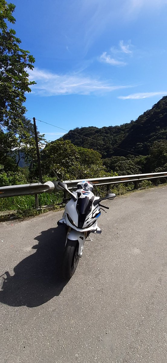 RKascher's tweet photo. Rolê pela manhã pra dar tempo de acompanhar a #MotoGPnaESPN @faustomacieira !
Flutuadores de Curitiba, estiveram em peso em Goiânia! https://t.co/OTeNdVBgx1