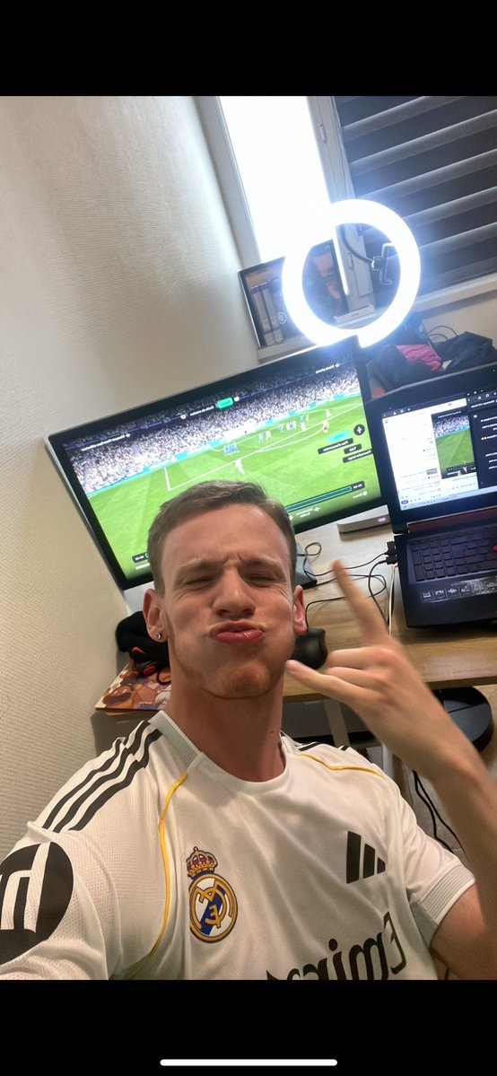 MaestroLand tweet media