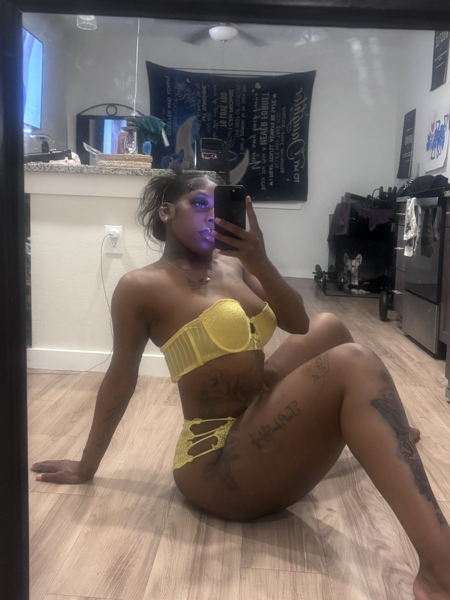 TheRealFatall's tweet photo. Come here 🫠😌 https://t.co/feSGBefv31 https://t.co/vXTsgDh9hy