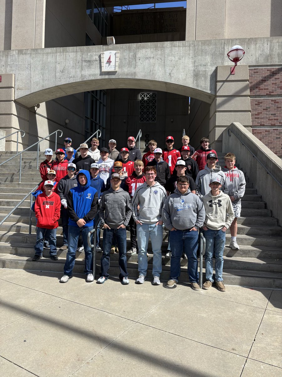 _zacbsweet_'s tweet photo. South Loup Football had a great time at the @HuskerFootball Spring game! #gbr https://t.co/EAhjhkGvf4