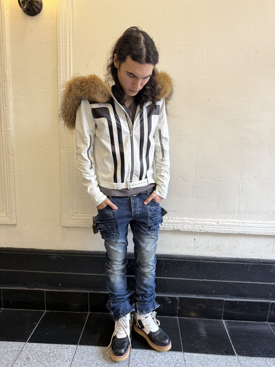 eucylde's tweet photo. Fitting photo of look 15 Ave verum Corpus https://t.co/OdOtrREVWq