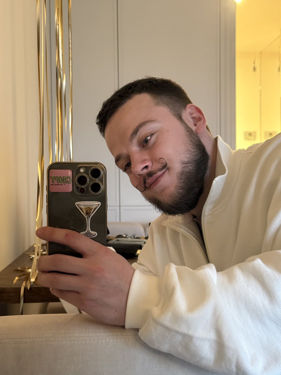 Роман Савин tweet media