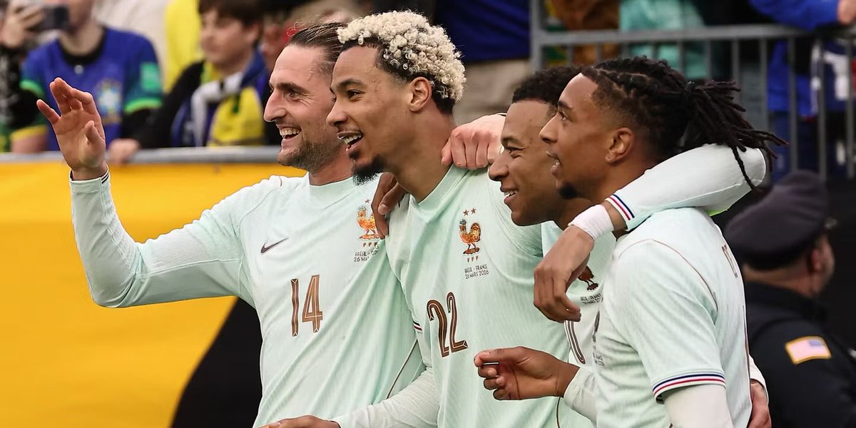 YoRobson tweet media